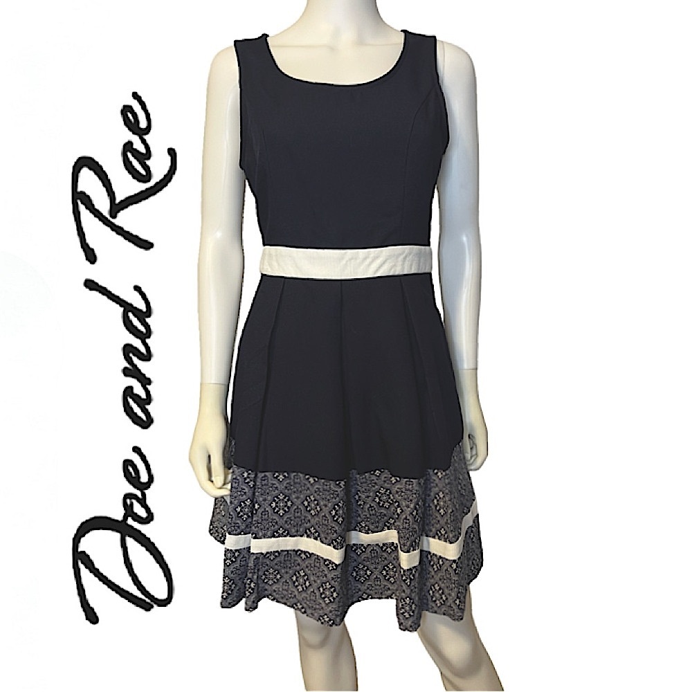 ANTHROPOLOGIE.DOE & RAE. NWT.Beautiful Navy & White sleeveless midi dress.Large.